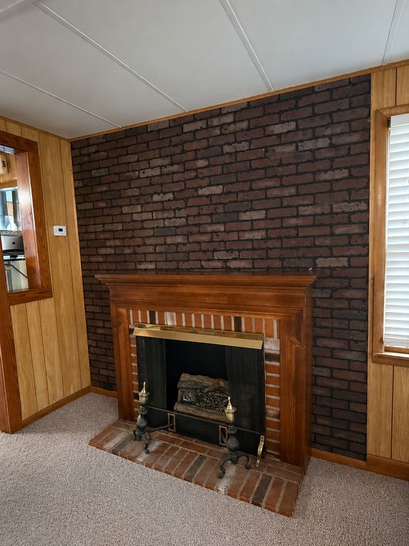 Image 5 of property listing at 407 Middleton Street, Iuka, IL 62849