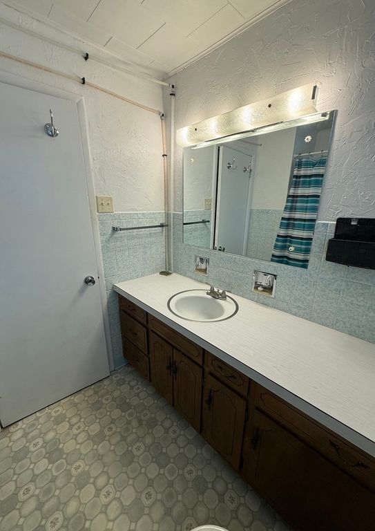 Image 7 of property listing at 407 Middleton Street, Iuka, IL 62849