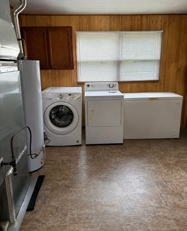 Image 9 of property listing at 407 Middleton Street, Iuka, IL 62849