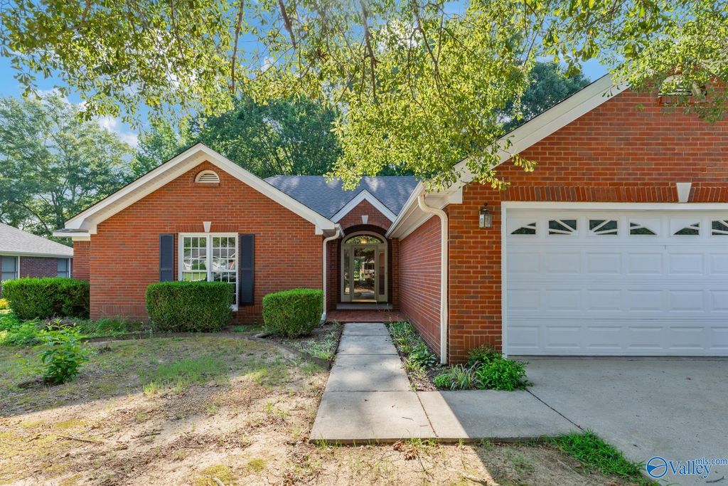 200 Bellemeade Street SW, Hartselle, AL 35640