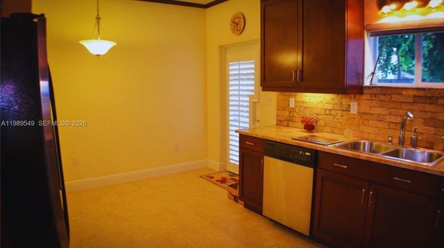 7048 SW 83rd Ct, Miami, FL 33143