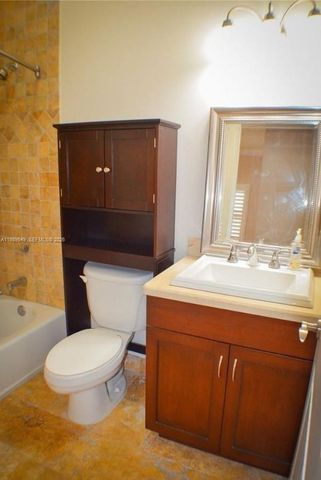 7048 SW 83rd Ct, Miami, FL 33143