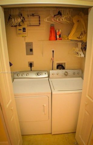 7048 SW 83rd Ct, Miami, FL 33143