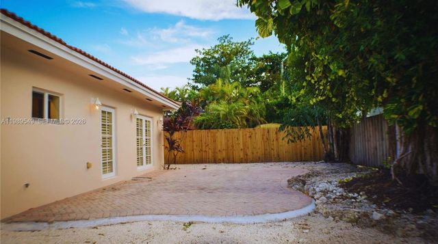 7048 SW 83rd Ct, Miami, FL 33143