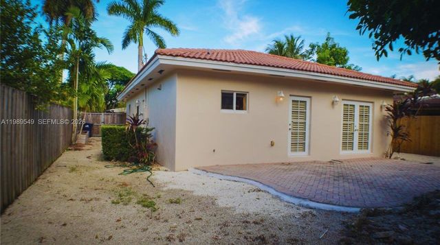 7048 SW 83rd Ct, Miami, FL 33143