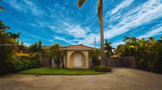 7048 SW 83rd Ct, Miami, FL 33143