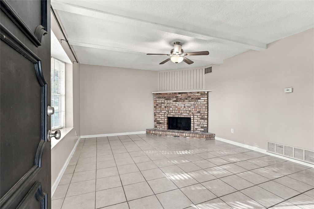 2808 S Fielder Road, Arlington, TX 76015 — photo 2