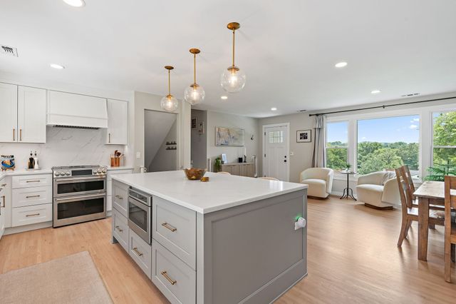 5028 Briarwood Dr, Nashville, TN 37211