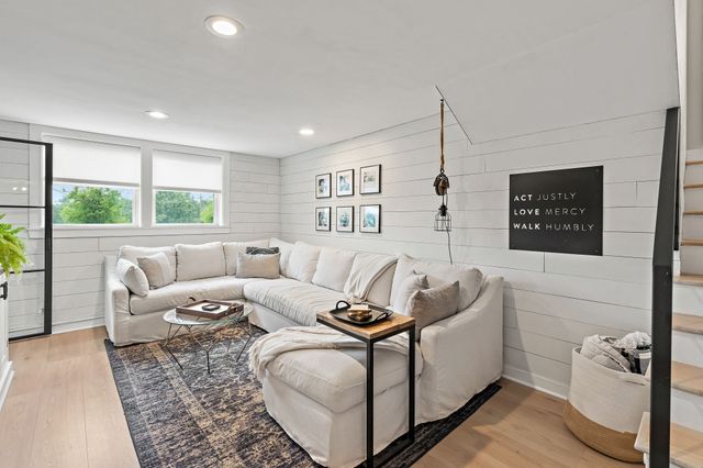 5028 Briarwood Dr, Nashville, TN 37211