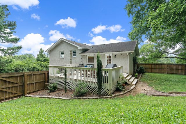 5028 Briarwood Dr, Nashville, TN 37211