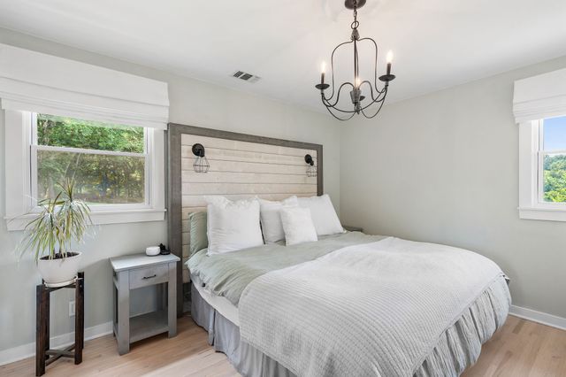 5028 Briarwood Dr, Nashville, TN 37211