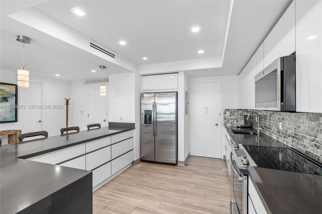 5055 Collins Avenue 10H, Miami Beach, FL 33140