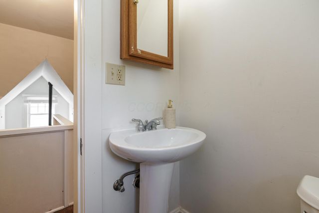 2625 Powell Avenue, Columbus, OH 43209