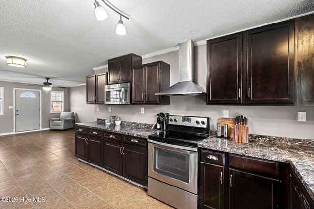 124 Hc Powers Road, Wallace, NC 28466