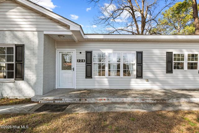 124 Hc Powers Road, Wallace, NC 28466
