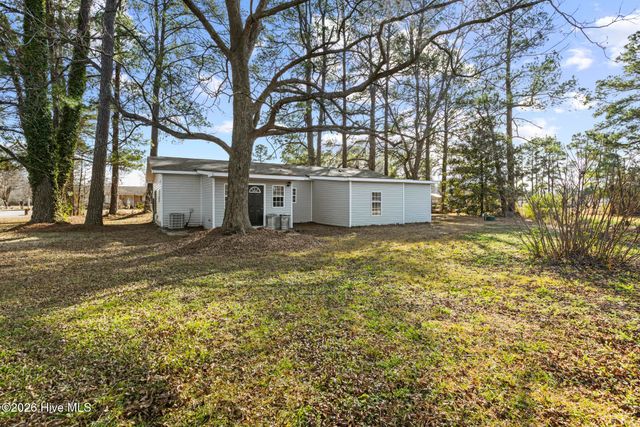 124 Hc Powers Road, Wallace, NC 28466