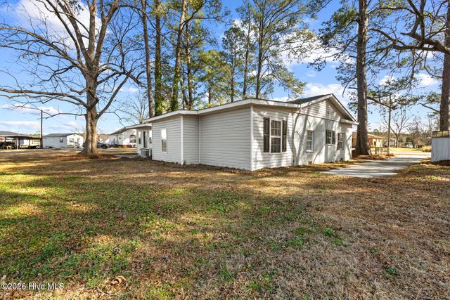 124 Hc Powers Road, Wallace, NC 28466