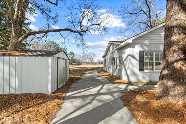 124 Hc Powers Road, Wallace, NC 28466