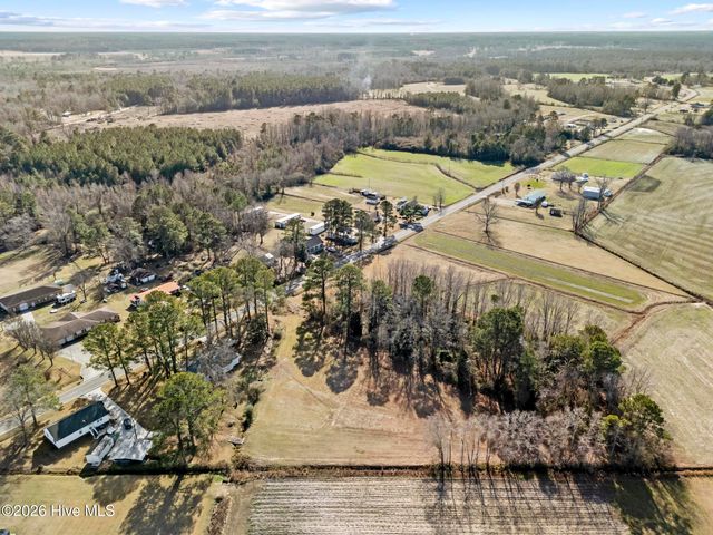 124 Hc Powers Road, Wallace, NC 28466