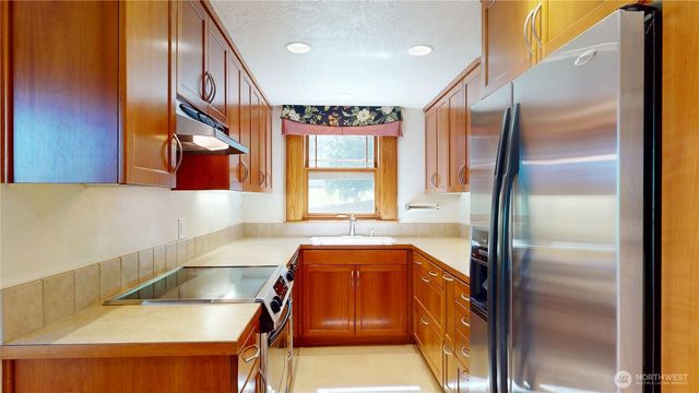 1533 NE Tagholm Road, Poulsbo, WA 98370