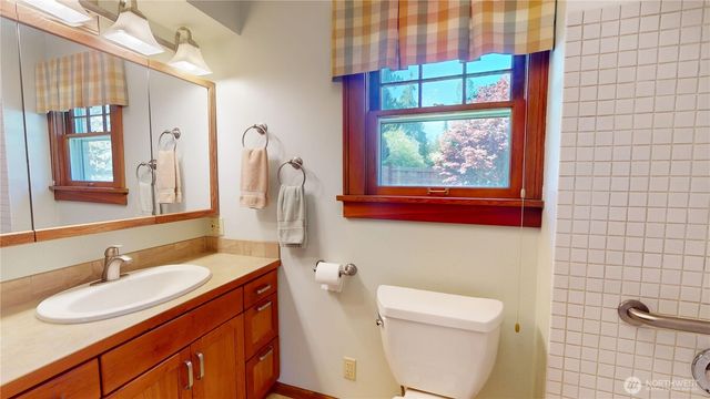 1533 NE Tagholm Road, Poulsbo, WA 98370