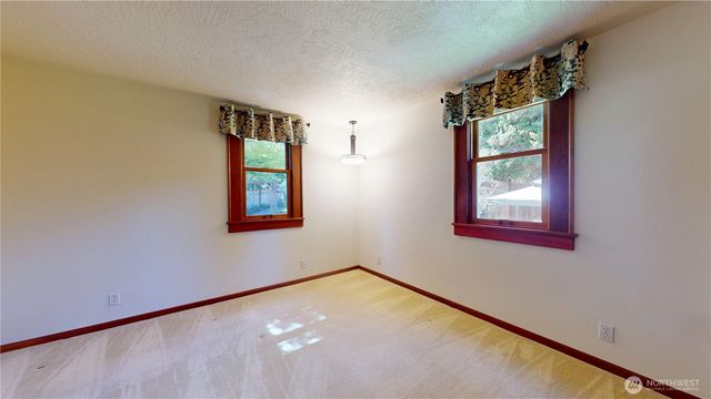 1533 NE Tagholm Road, Poulsbo, WA 98370