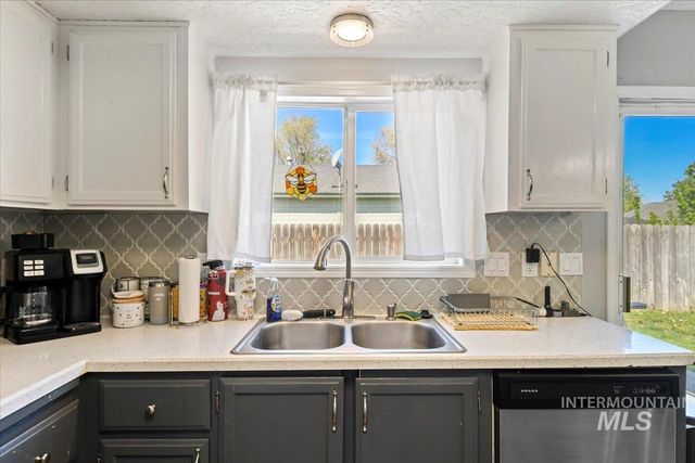 1535 W. Edwards Loop, Nampa, ID 83686