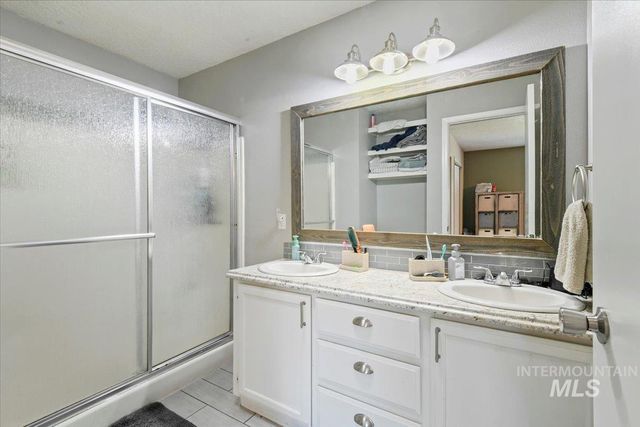 1535 W. Edwards Loop, Nampa, ID 83686