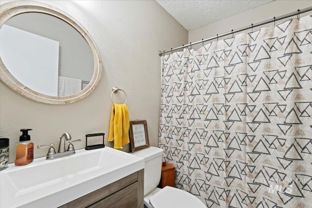 1535 W. Edwards Loop, Nampa, ID 83686