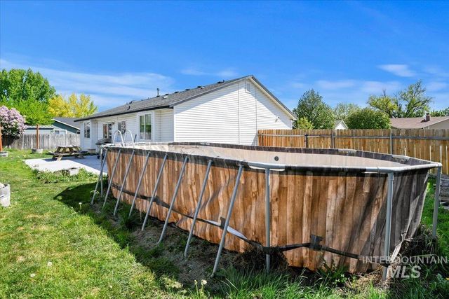 1535 W. Edwards Loop, Nampa, ID 83686