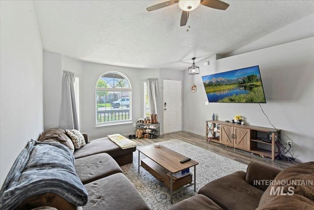 1535 W. Edwards Loop, Nampa, ID 83686