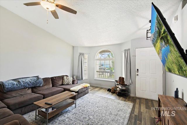 1535 W. Edwards Loop, Nampa, ID 83686