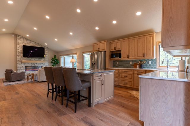 2541 S 26th Avenue S, Fargo, ND 58103