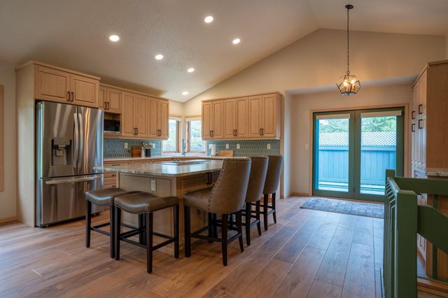 2541 S 26th Avenue S, Fargo, ND 58103