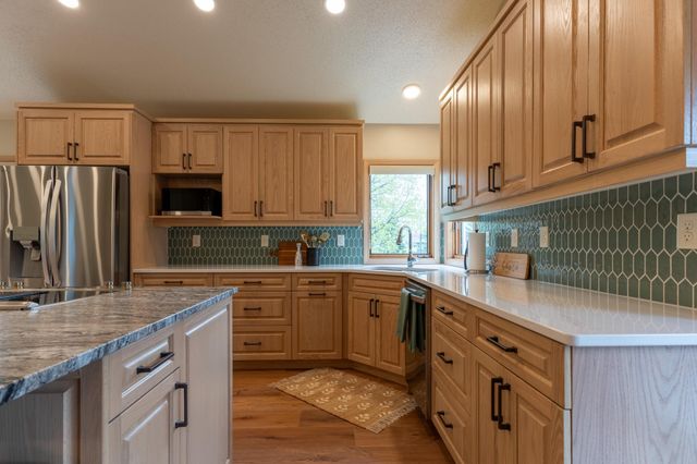 2541 S 26th Avenue S, Fargo, ND 58103