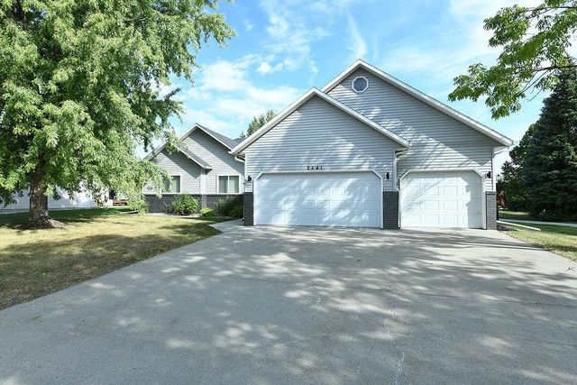 2541 S 26th Avenue S, Fargo, ND 58103