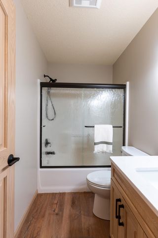 2541 S 26th Avenue S, Fargo, ND 58103
