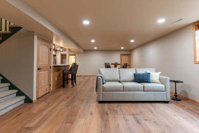 2541 S 26th Avenue S, Fargo, ND 58103