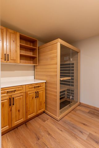 2541 S 26th Avenue S, Fargo, ND 58103