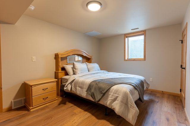 2541 S 26th Avenue S, Fargo, ND 58103