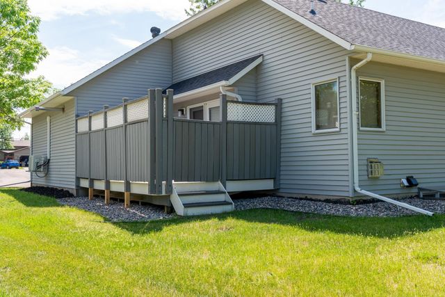 2541 S 26th Avenue S, Fargo, ND 58103