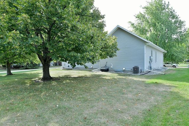 2541 S 26th Avenue S, Fargo, ND 58103