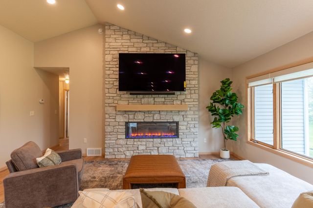 2541 S 26th Avenue S, Fargo, ND 58103