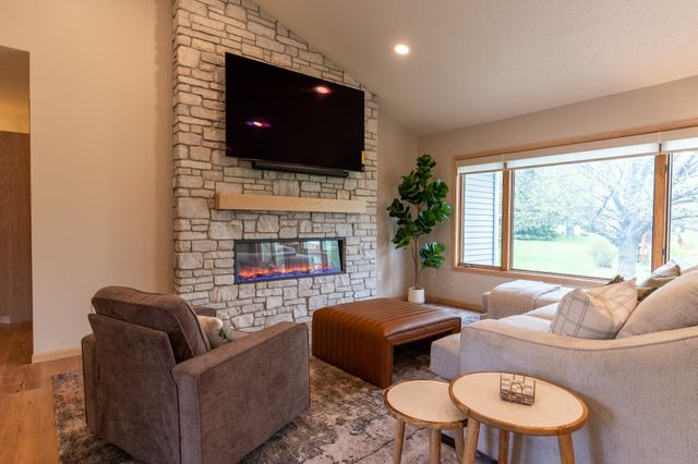 2541 S 26th Avenue S, Fargo, ND 58103