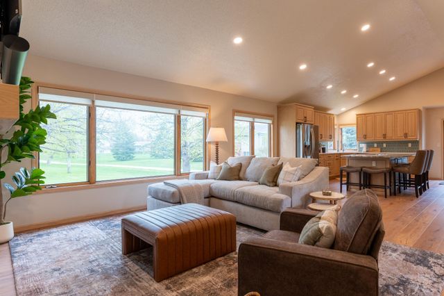 2541 S 26th Avenue S, Fargo, ND 58103