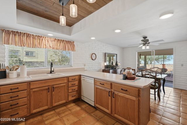 150 W Calle Melendrez, Green Valley, AZ 85614