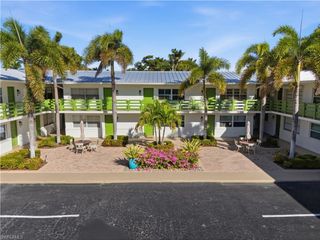 975 9th AVE S # 11, Naples, FL 34102