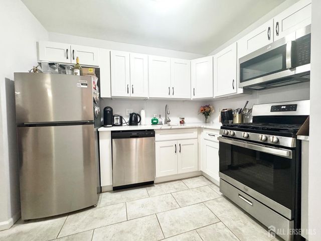 528 Cricket Lane, Woodbridge Proper, NJ 07095