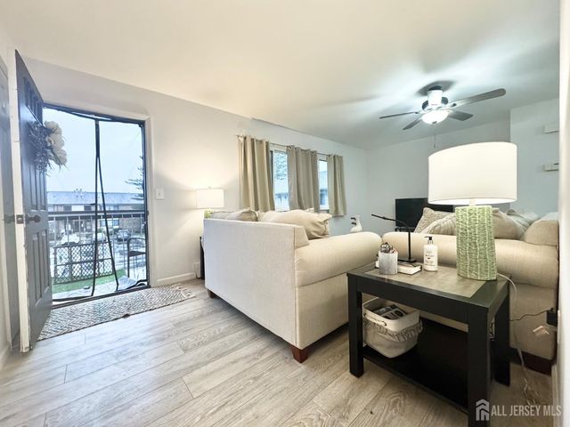 528 Cricket Lane, Woodbridge Proper, NJ 07095