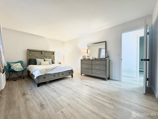 528 Cricket Lane, Woodbridge Proper, NJ 07095